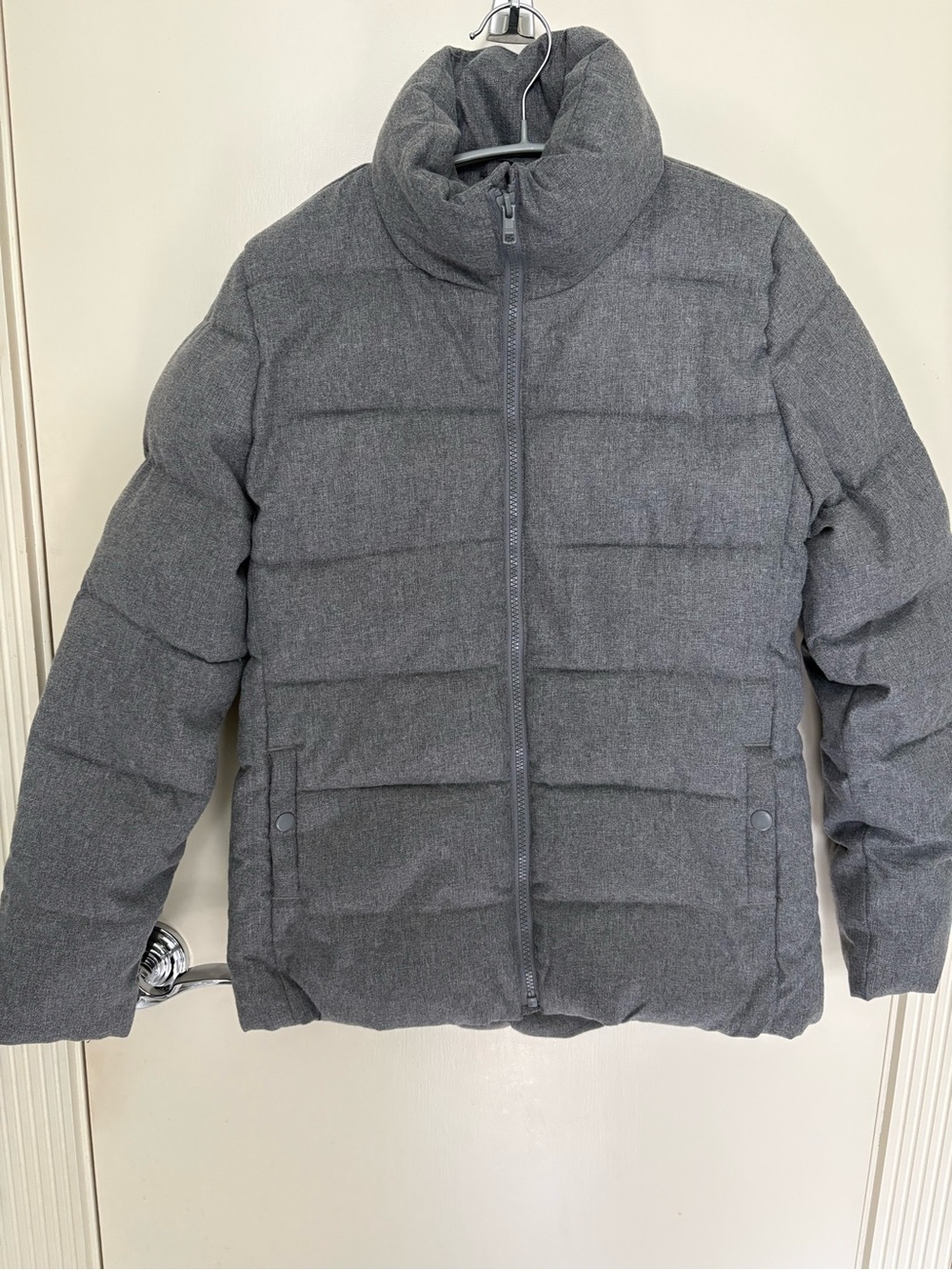 Old Navy women’s XS gray Puffer Jacket (not satin!) EUC